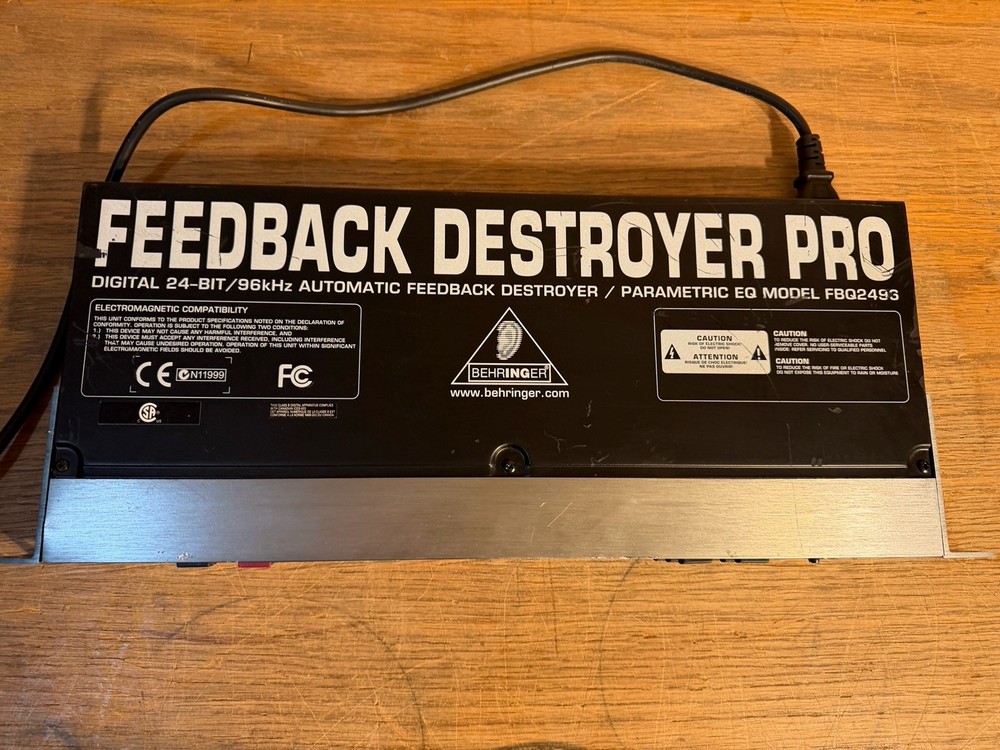 Behringer Feedback Destroyer Pro Auto & Ultra-Fast Feedback Destroyer - FBQ2496