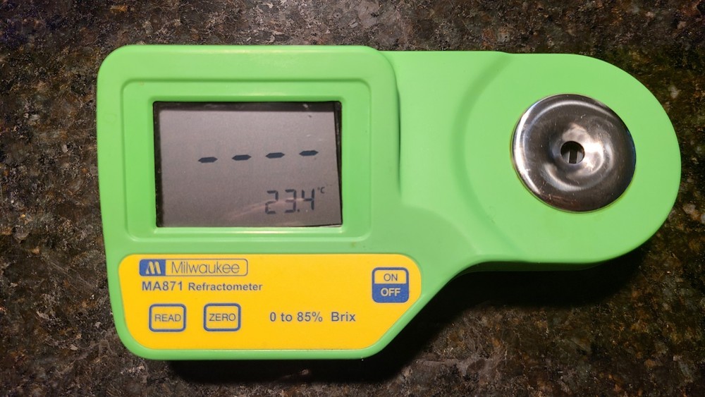 Milwaukee Instruments MA871 Digital Brix refractometer