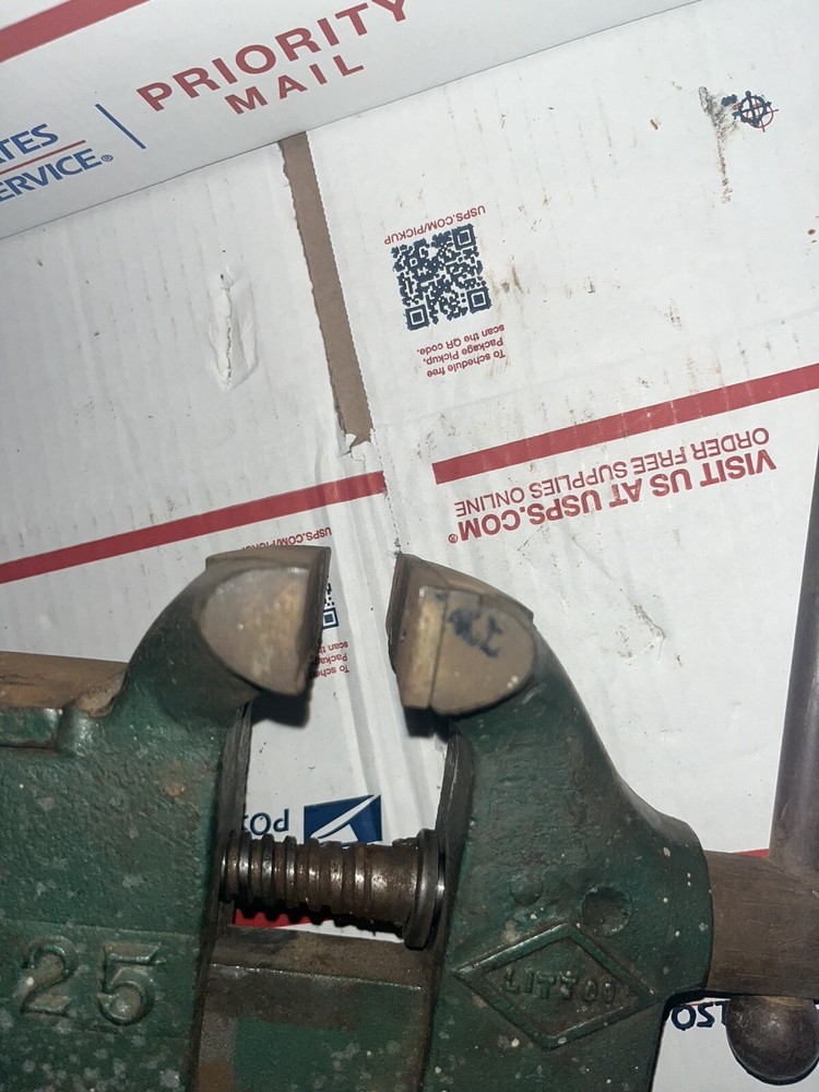 Littlestown No. 25 Bench Vise missing Clamp Tip 3-1/2"