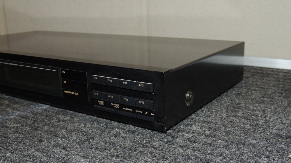 JVC FX-330 FM/AM Computer Controlled Tuner