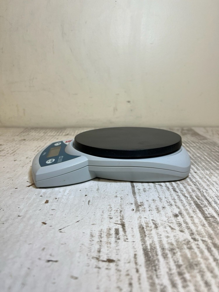 Ohaus CS2000 Compact Scale - 2000g CS Series Blue Tested Excellent Condition