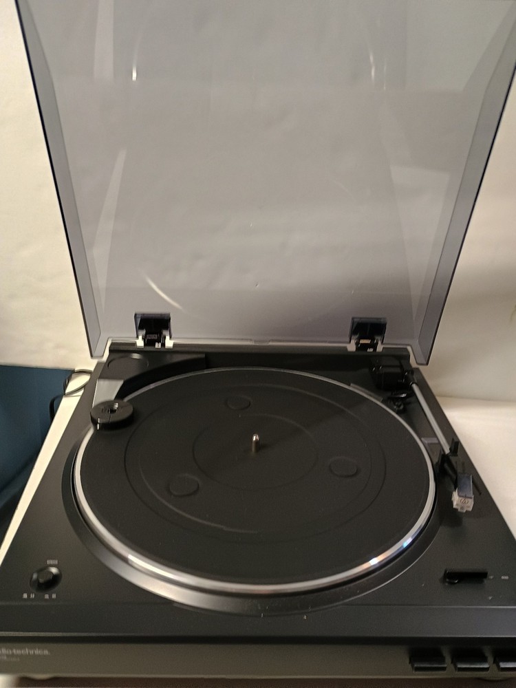 AUDIO-TECHNICA AT-LP2D USB Record Player - Barely Used