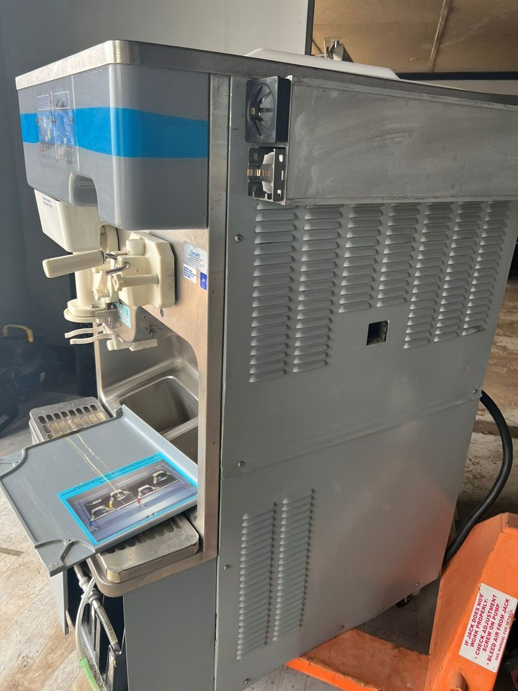 ICE CREAM MACHINE Carpigiani used