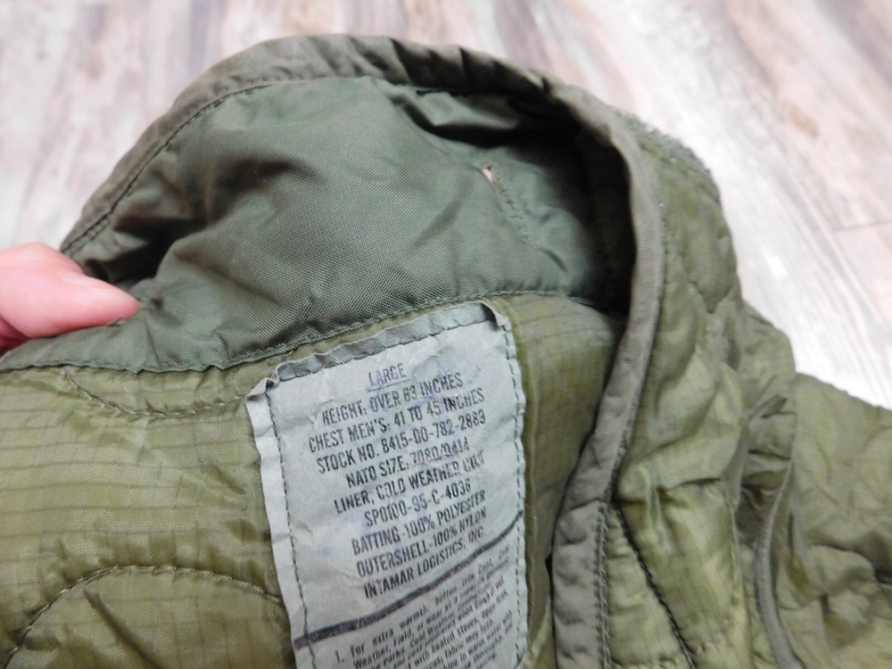 US ARMY FIELD JACKET LINER SIZE LARGE
