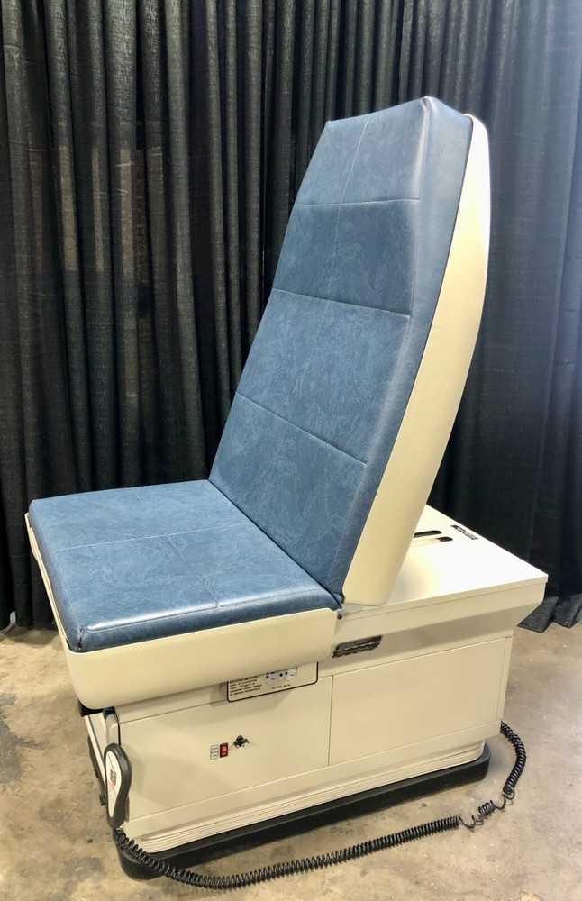 Midmark 405 Barrier Free Power Exam Table with Hand Controller