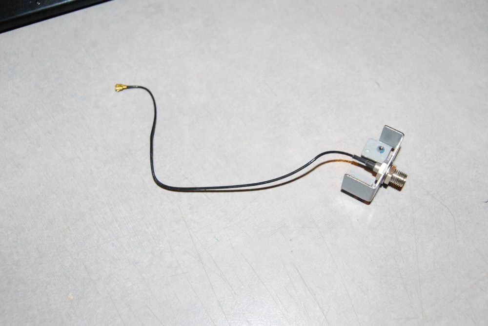 ASUS EB1033 external antenna header