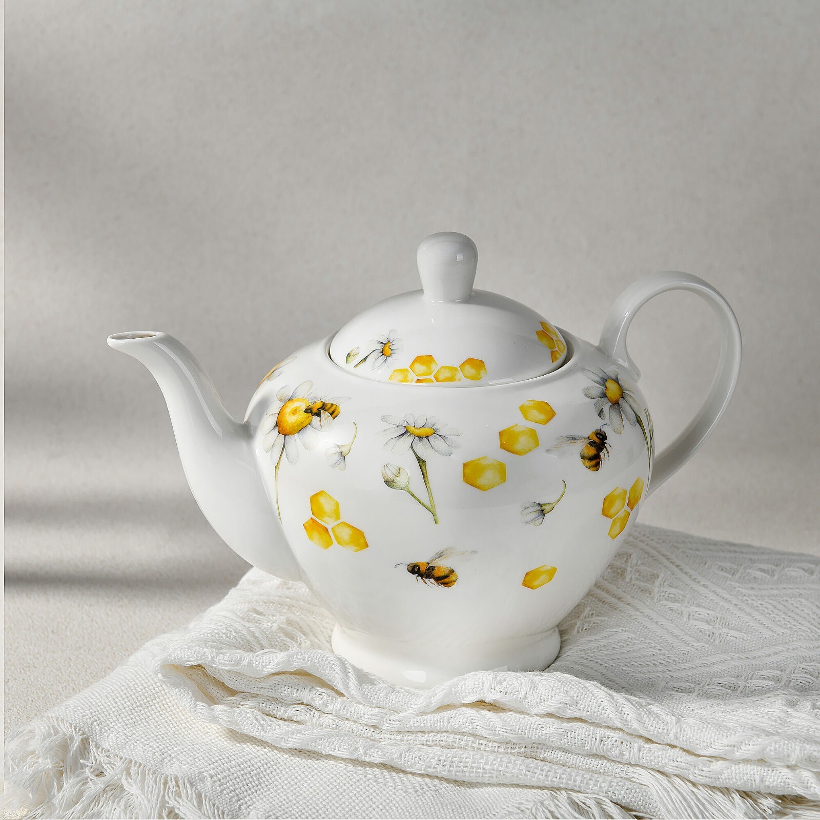 STPGOODS Honey Bee Porcelain Teapot in Gift Box Ceramic Tea Pot 1.3 qt Pot