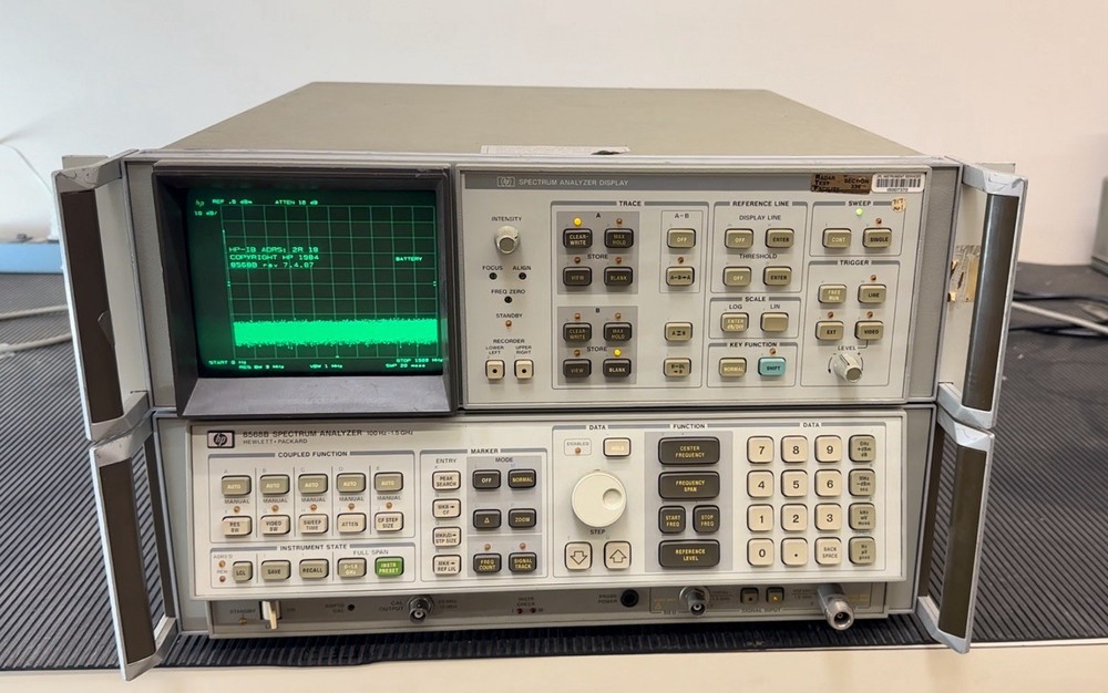 HP 8568B Spectrum Analyzer / 85662A Display Unit  & Interconnect cables Read