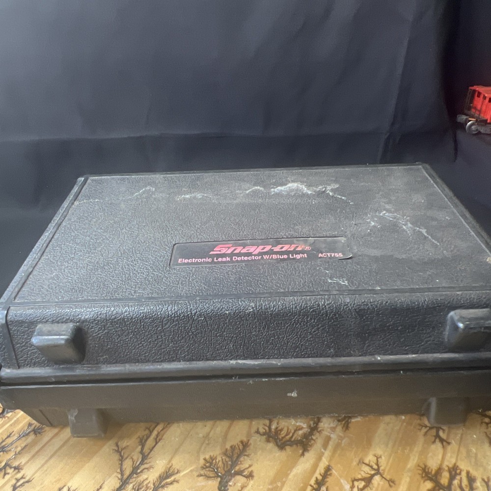 SNAP-ON TOOLS ACT755 ELECTRONIC LEAK DETECTOR W/BLUE LIGHT JUST SNIFFER