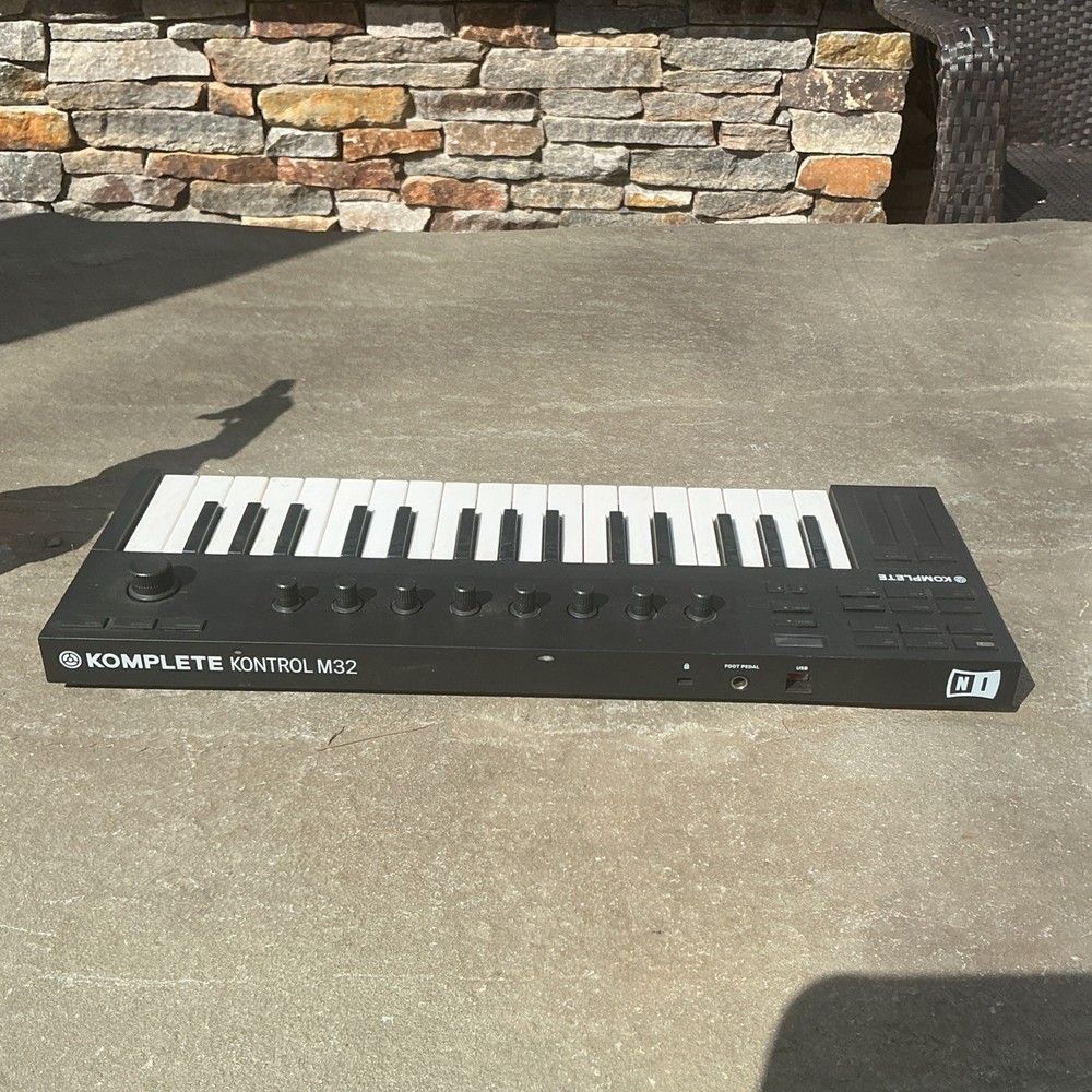 Native Instruments M32 Komplete Kontrol Keyboard Controller (26154)