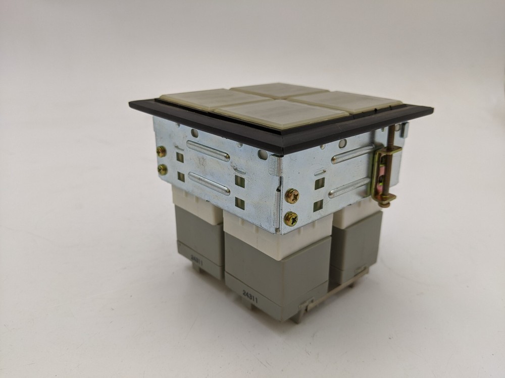 IDEC SLC40N-0202-TE12 Annunciator Panel Display Module 4 Section 2x2