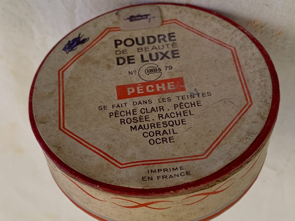 7 antique powder boxes, filled