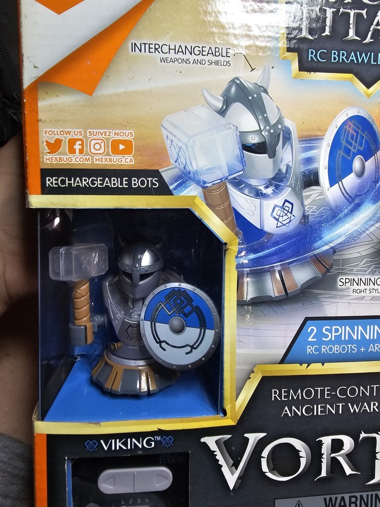 New In Box Hex Bug Titans Fighting Robots