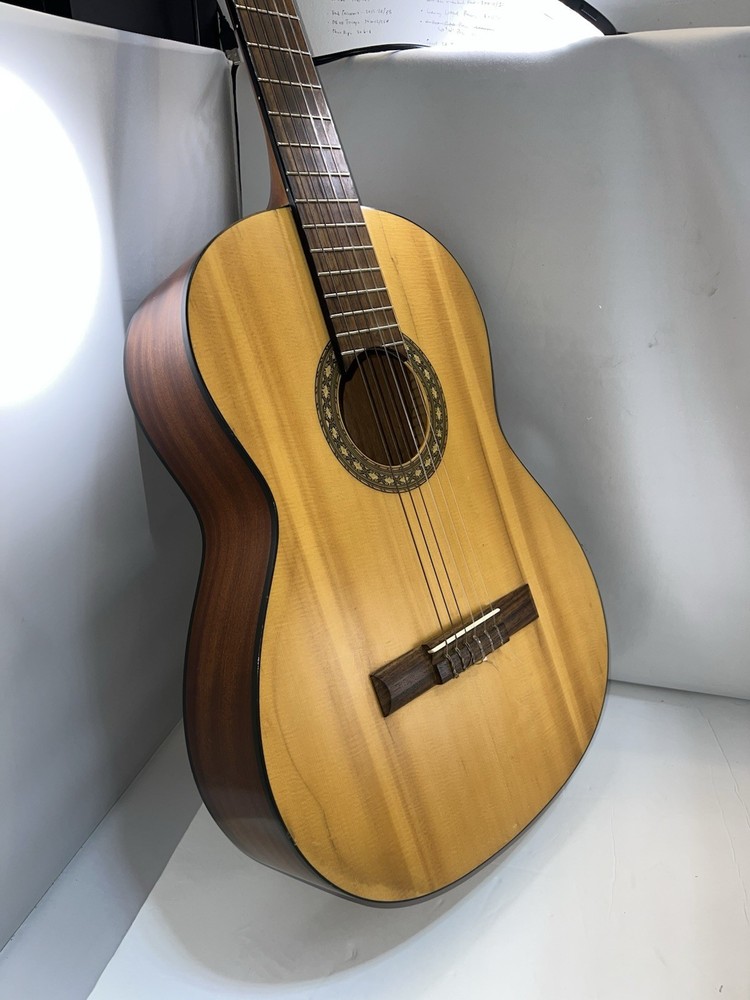 Hohner HC620 Classical Guitar Solid Top 2-Way Truss Rod