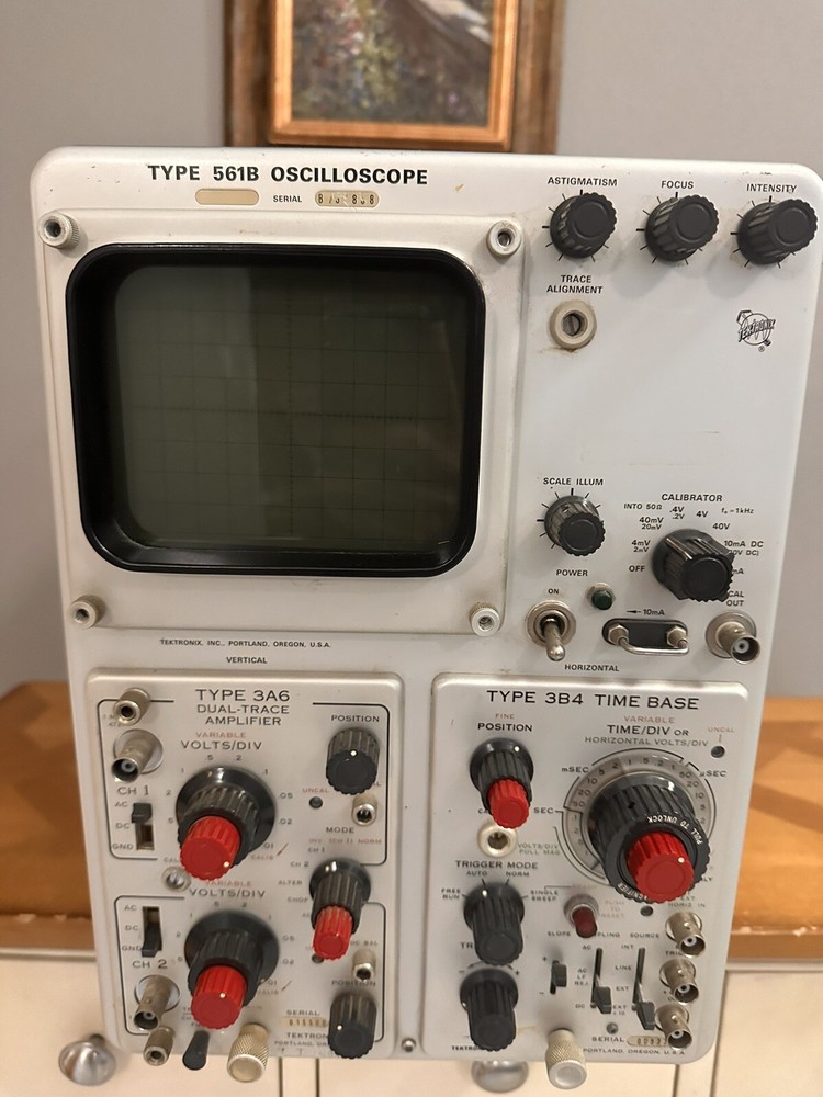 TEKTRONIX TYPE 561B OSCILLOSCOPE w/ TYPE 3A6, Type 3B4 READ…