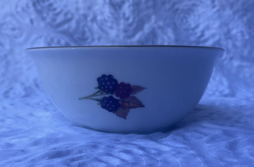 Evesham Gold Royal Worcester Bowl - Apple Pattern