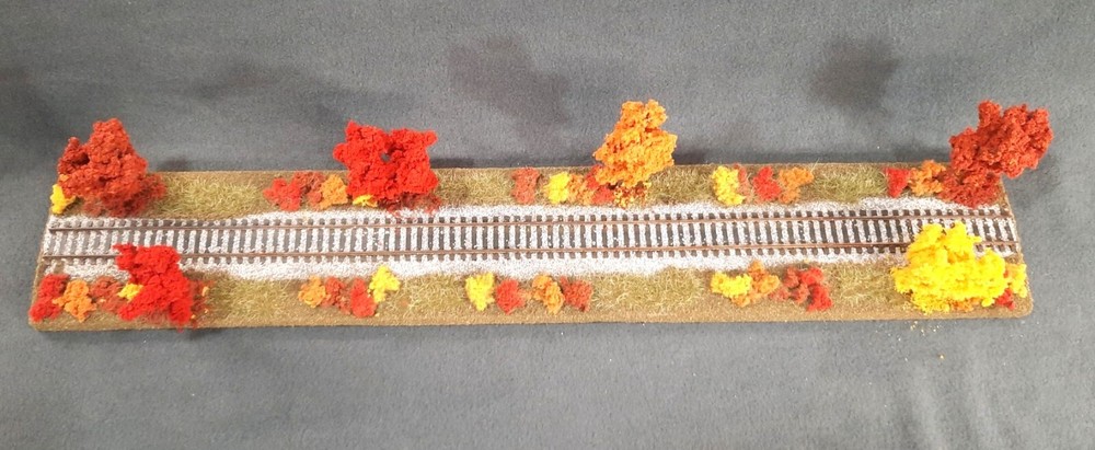 HO SCALE 24" SINGLE TRACK DIORAMA TRAIN DISPLAY -"FALL FOILAGE SCENE"