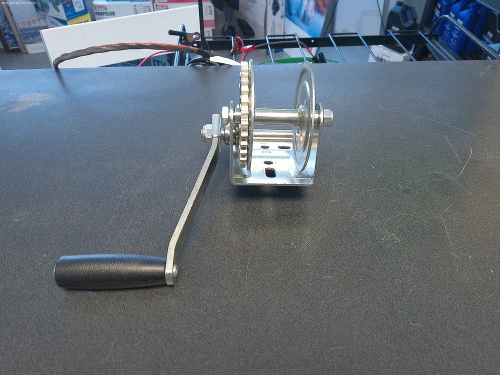 Curt 29423 900lb Trailer Winch