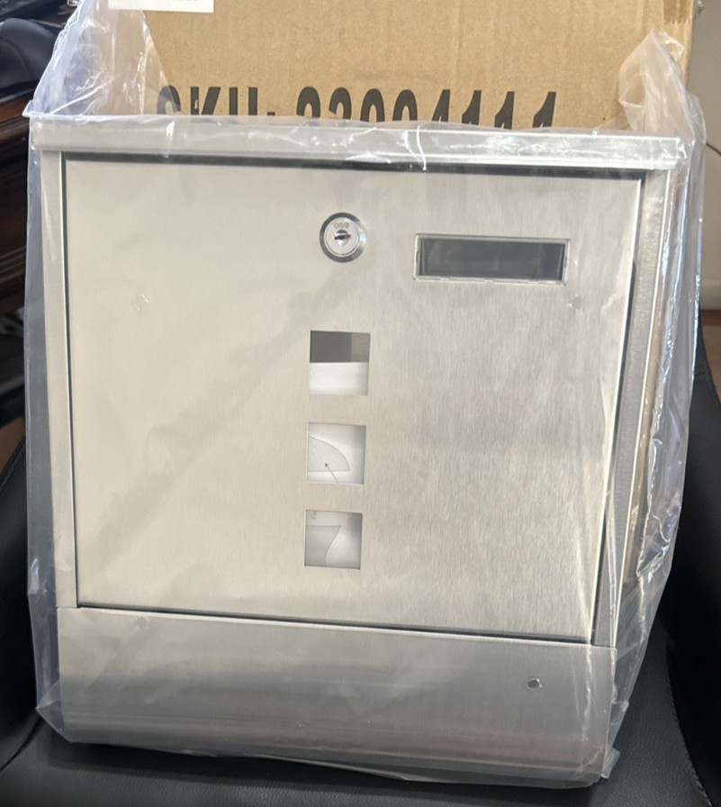 GoDecor Stainless Steel Locking Mailbox
