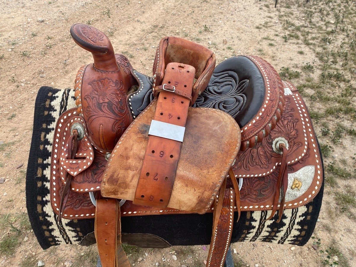 Old School Buck Stitched western saddle - Maker E Bacon Globe, AZ - TOP Quality!