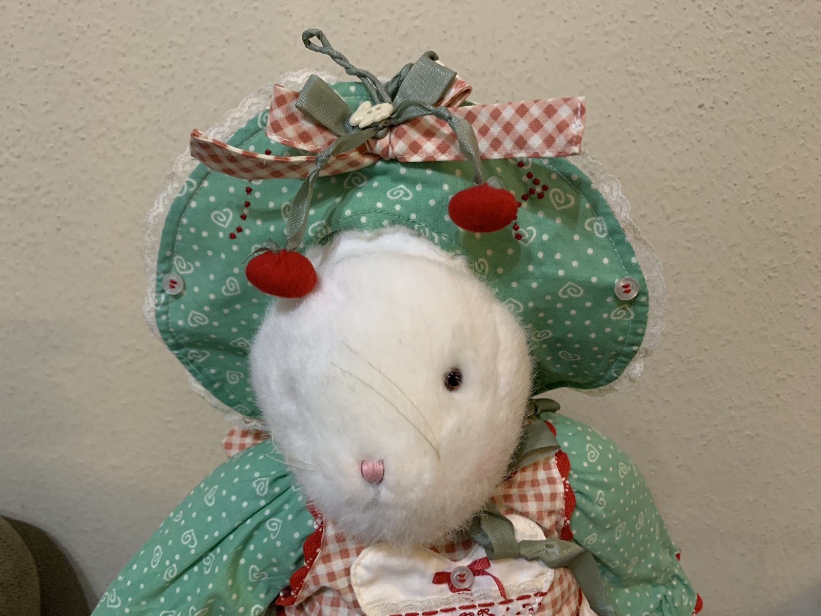 Bunnies By The Bay Gabigail Goodness 20" Bunny Hallmark 2002 Tag & Stand