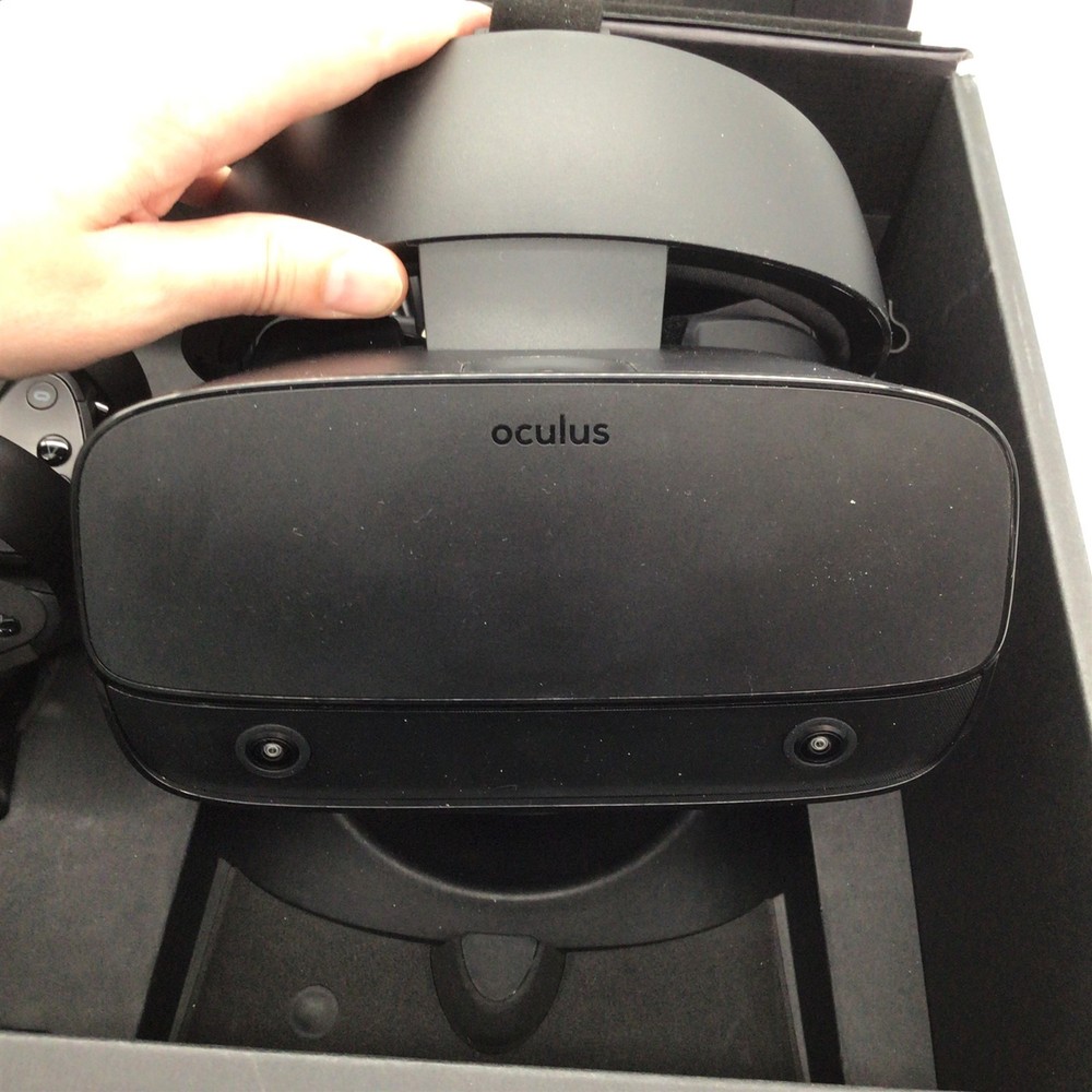 Meta Oculus Rift S VR Headset w/Controllers