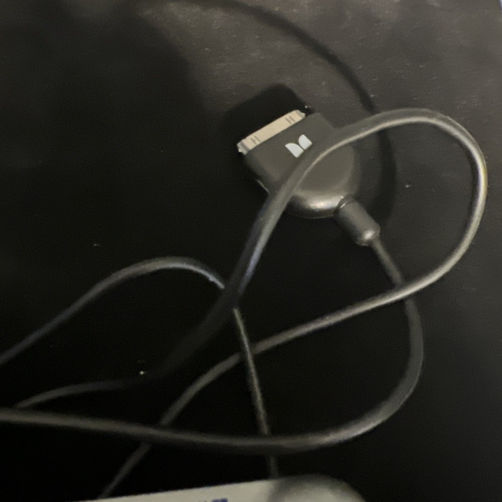 Monster iCarPlay Wireless FM Transmitter iPod 30 Pin