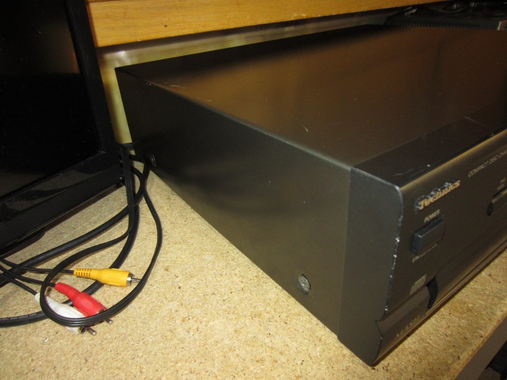 Technics SL-PD688 5 Disc CD Changer Carousel No Remote Tested Working