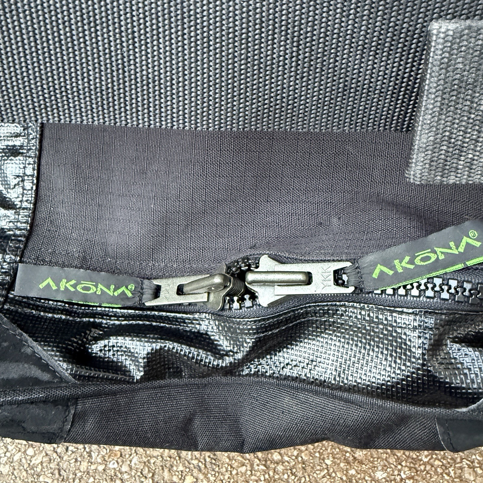 Akona Adventure Gear 31x15x15 XL Travel Dive Scuba Roller Bag Black Rain Cover