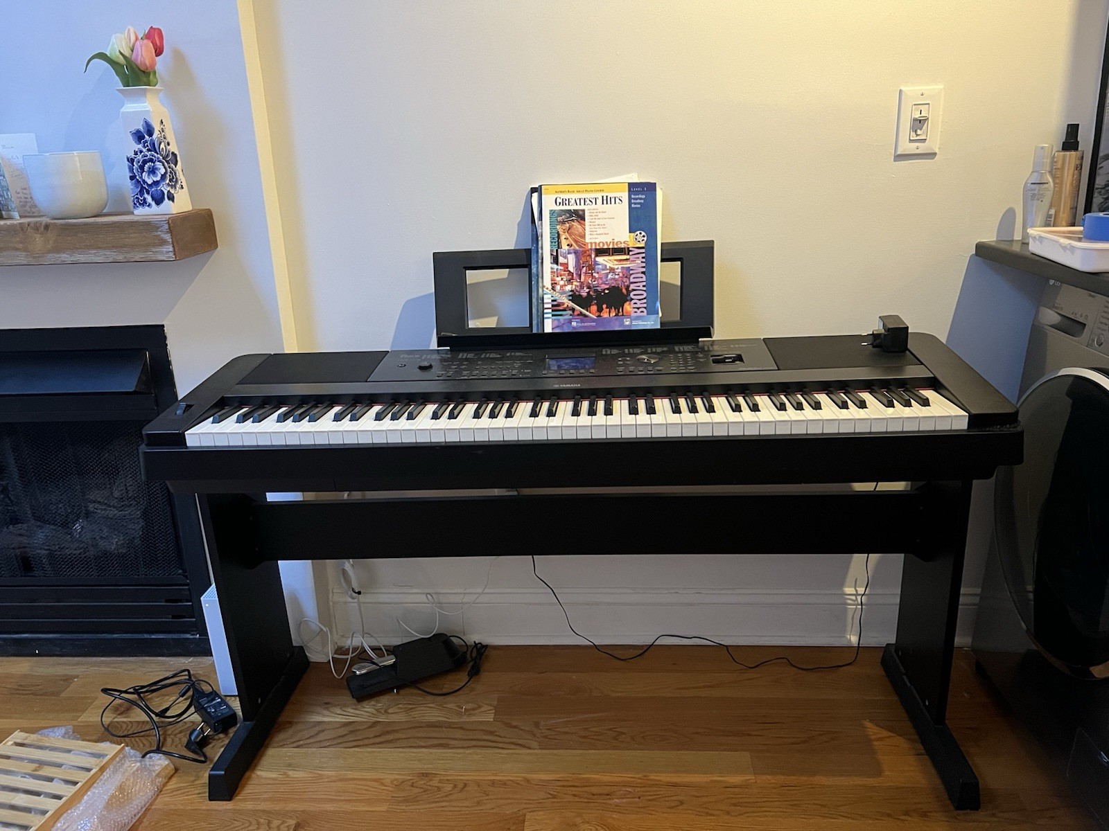 Yamaha DGX-660 Digital Piano 88-Key Black w/ Stand, Pedal, Power Adapter