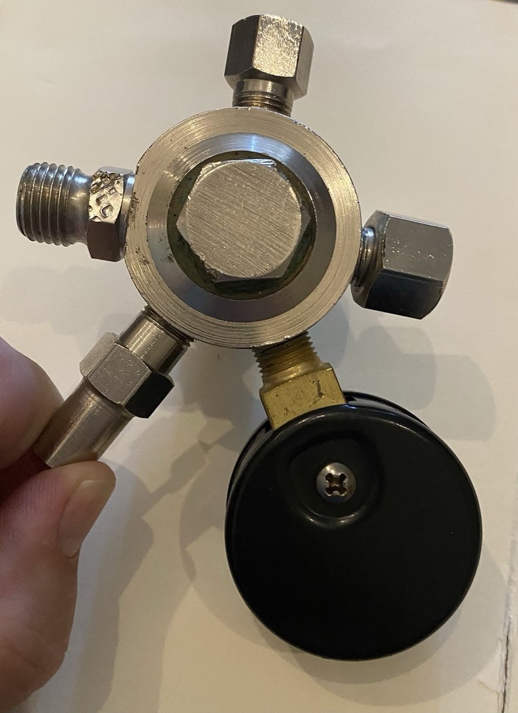 BINKS- 85-221 PRESSURE REGULATOR