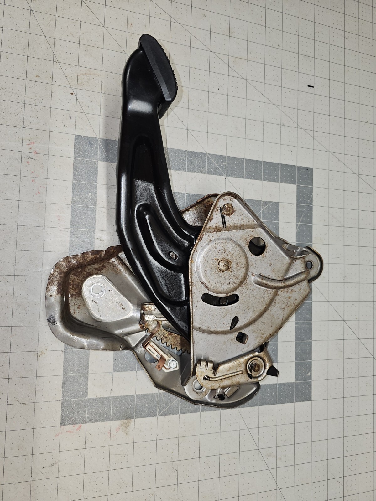 95-98 C/K GM Chevy Silverado GMC Sierra Emergency Brake Pedal Assembly OEM Truck