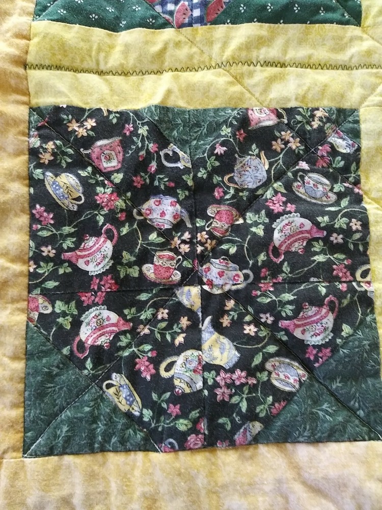 2001 Teapots & Melon Hearts Print Patchwork Quilted Wall Hanging 35"x 35"
