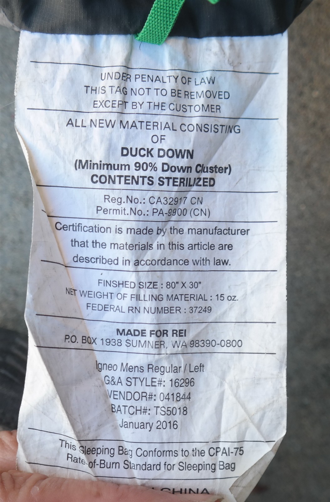 REI IGNEO Down Sleeping bag 80" X 30" rated 20 degrees (READ)