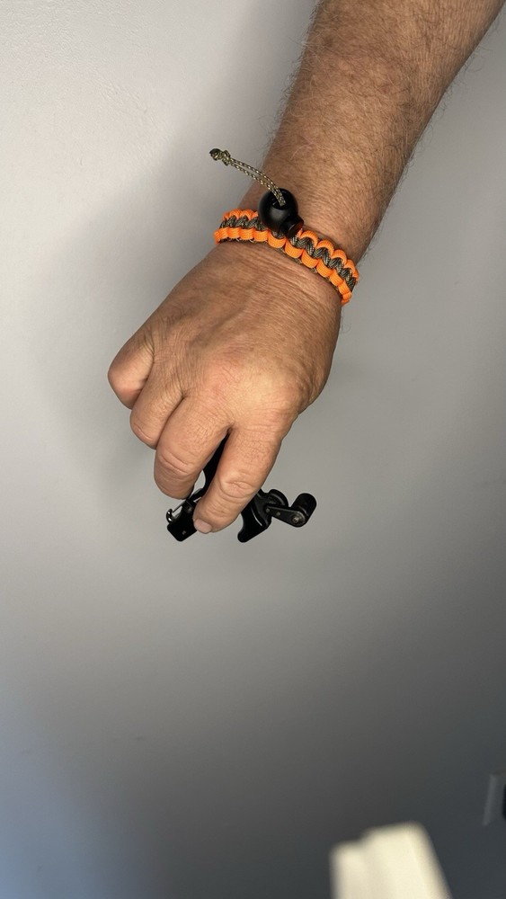 Bow Thumb Button Release Strap Camo And Orange