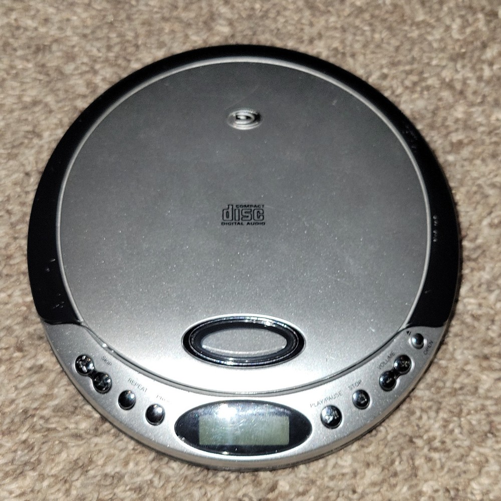 Durabrand CD-566 Fully Programmable CD Player Silver/Black LCD Display w/ Case