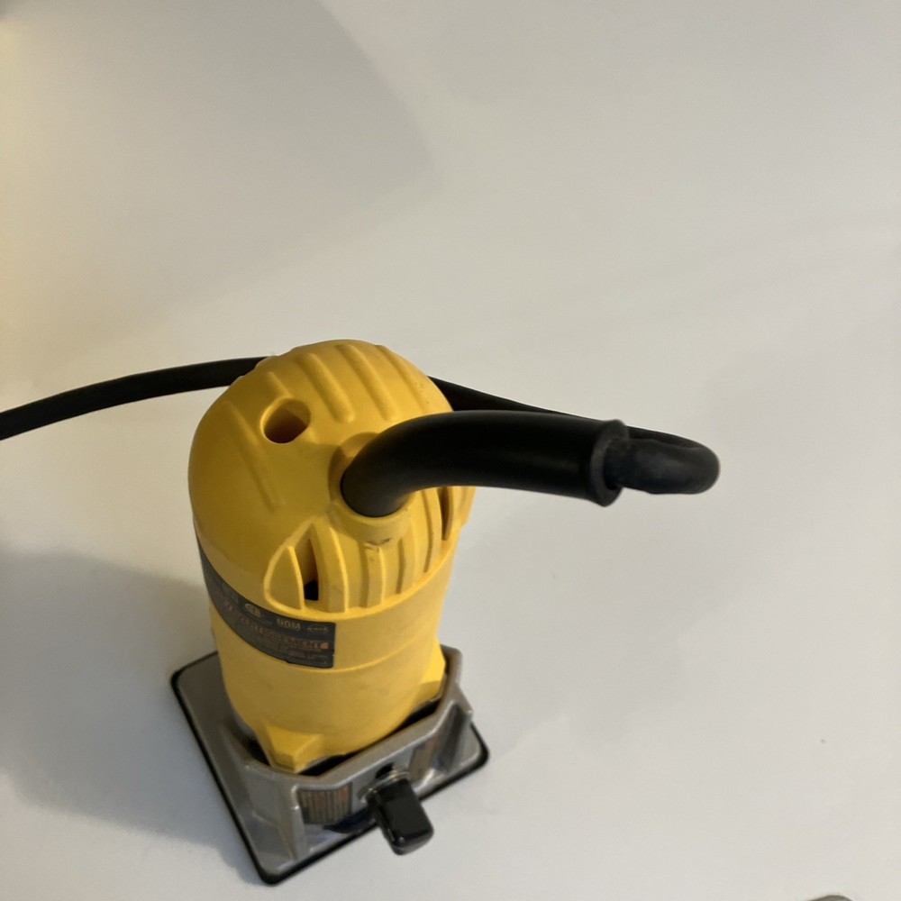 Dewalt D26670 Corded Heavy-Duty Compact Router
