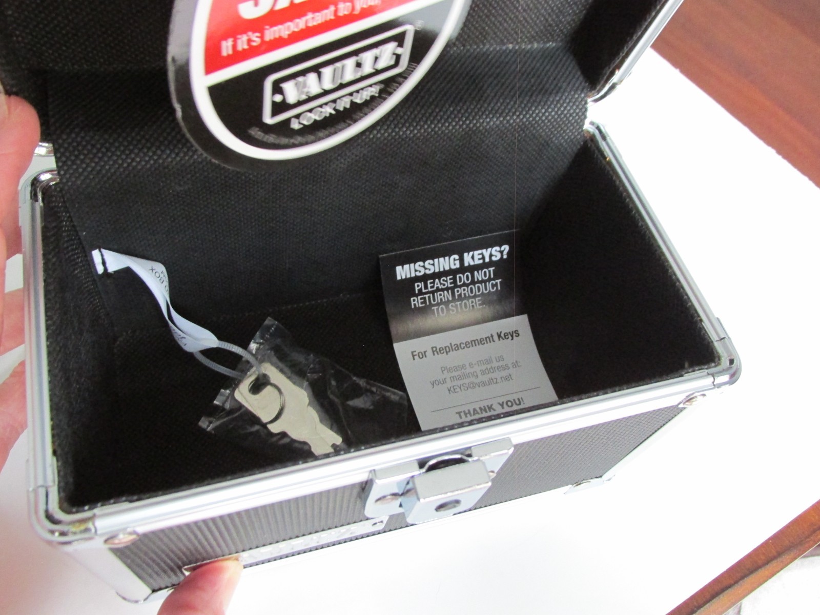 VAULTZ "Lock It Up" 3X5 LOCKING BOX (new with tags)