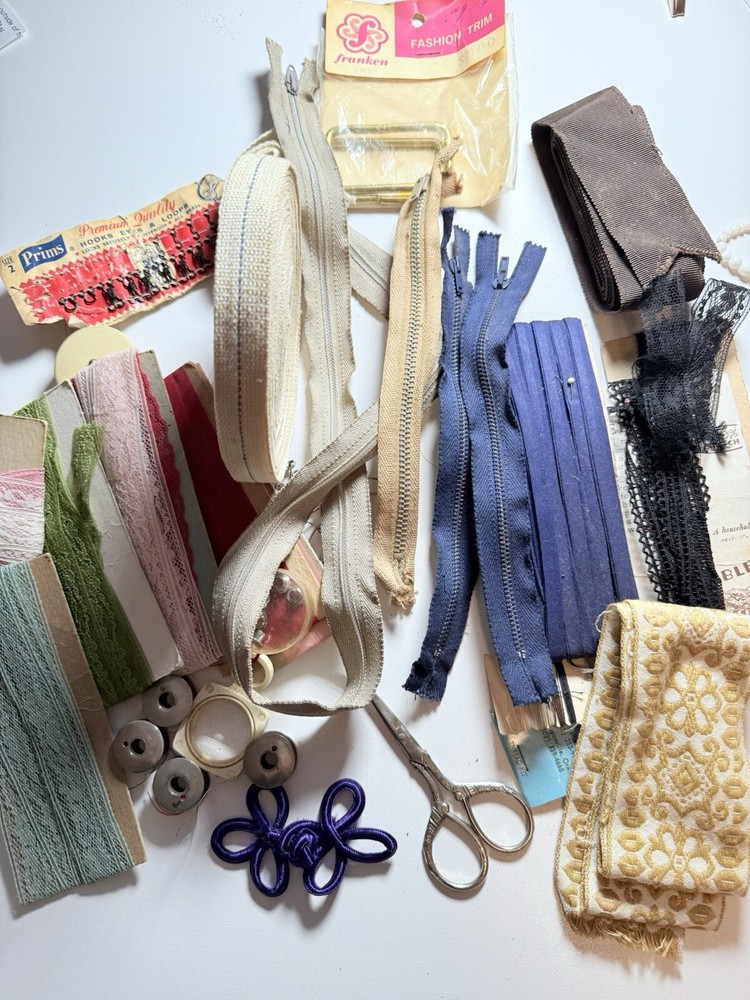 sewing notions lot (2727)