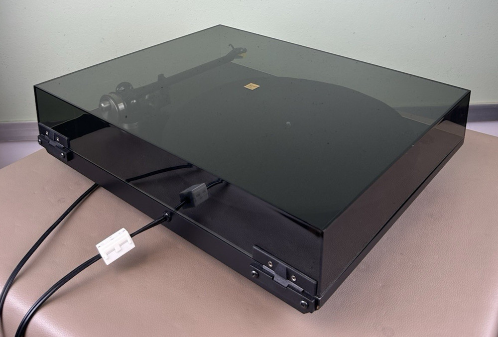 REGA P3 TURNTABLE NICE