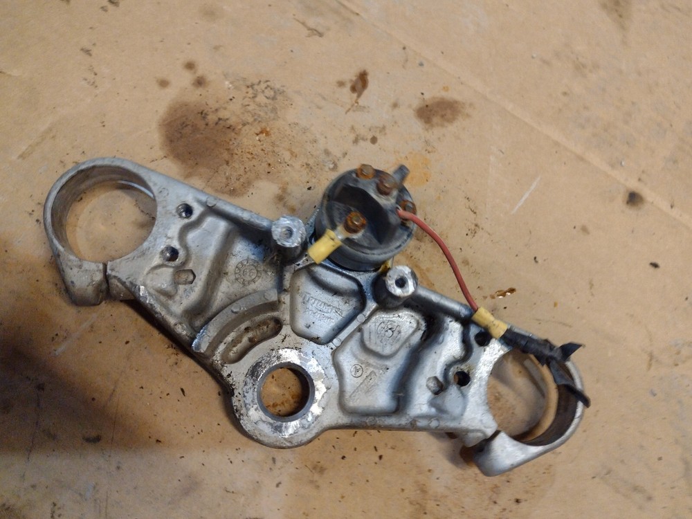2000 triumph sprint rs 955 fork yoke