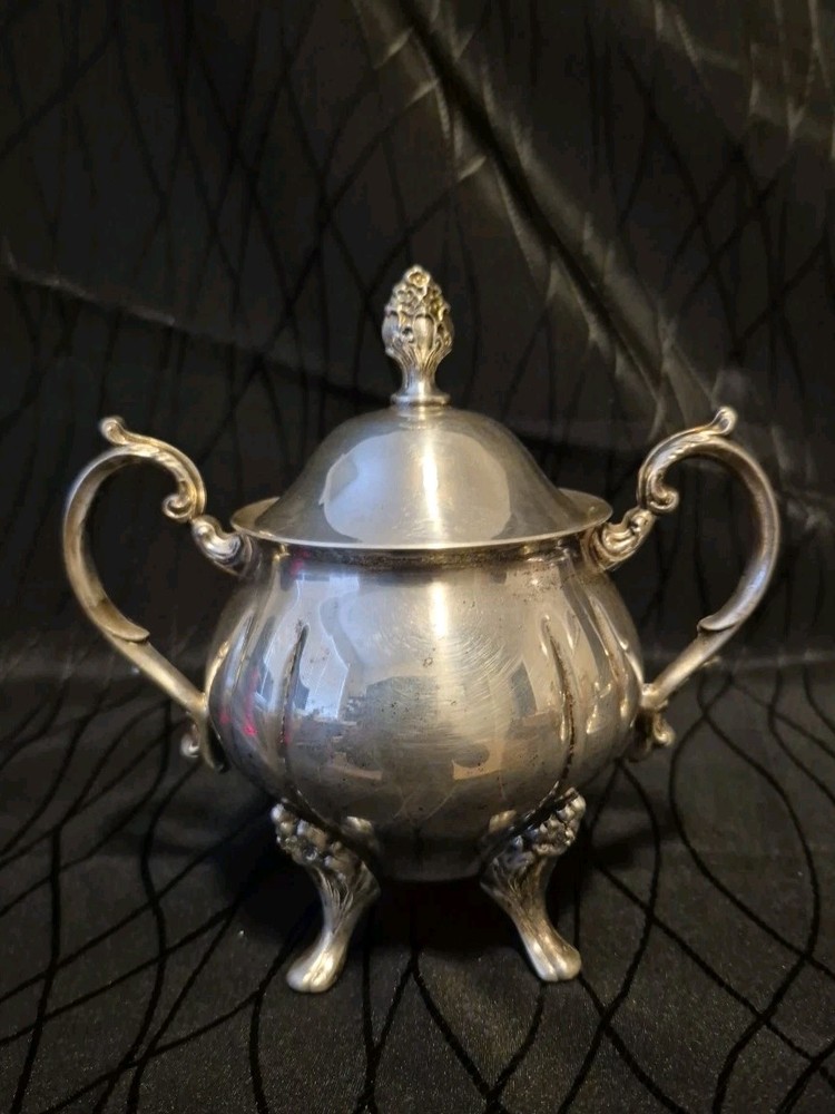 F.B. Rogers Silver Co. silverplate lidded sugar bowl with the "Tulip" pattern. 