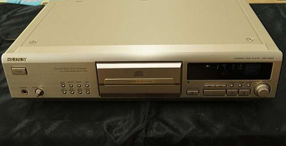 SONY CDP-XE900 | Compact Disc (CD) Player in Good Condition
