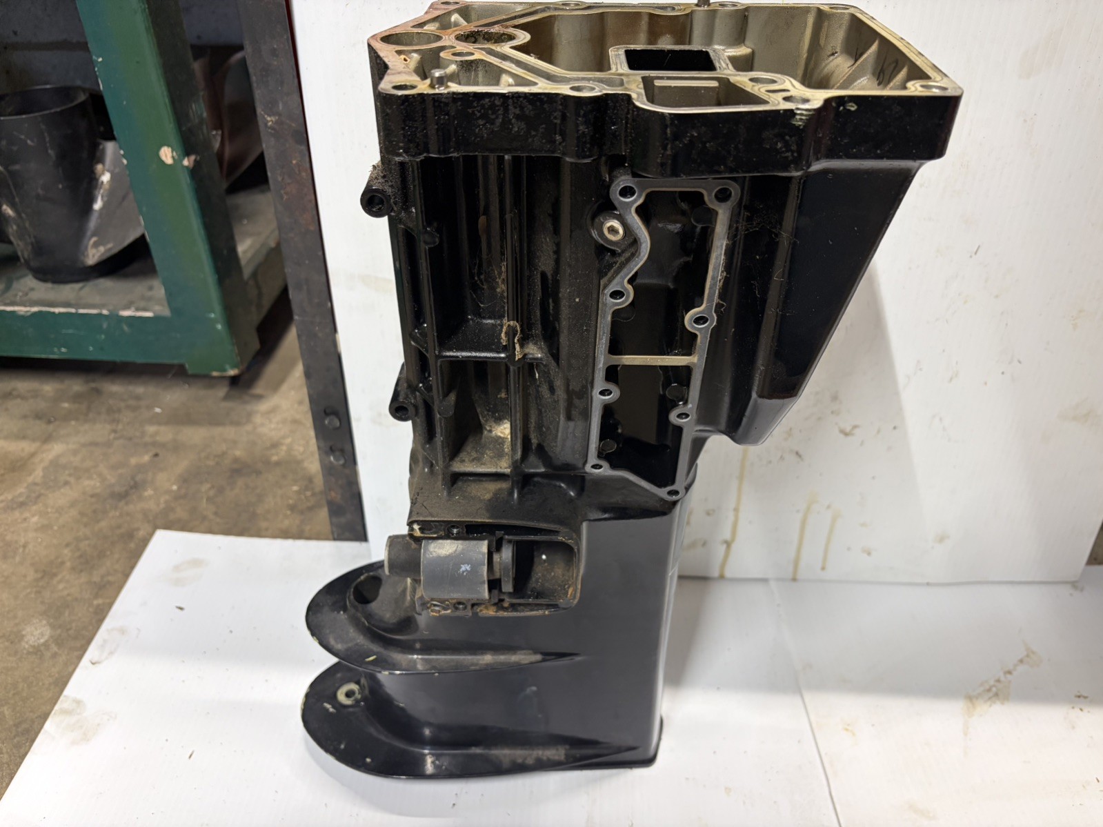 25 30hp Mercury EFI DRIVE SHAFT HOUSING & OIL PAN 4 stroke 3 cylinder 2006+++