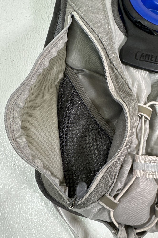 Camelbak 1.5L Gray Classic Hydration Backpack/Pack With Bladder