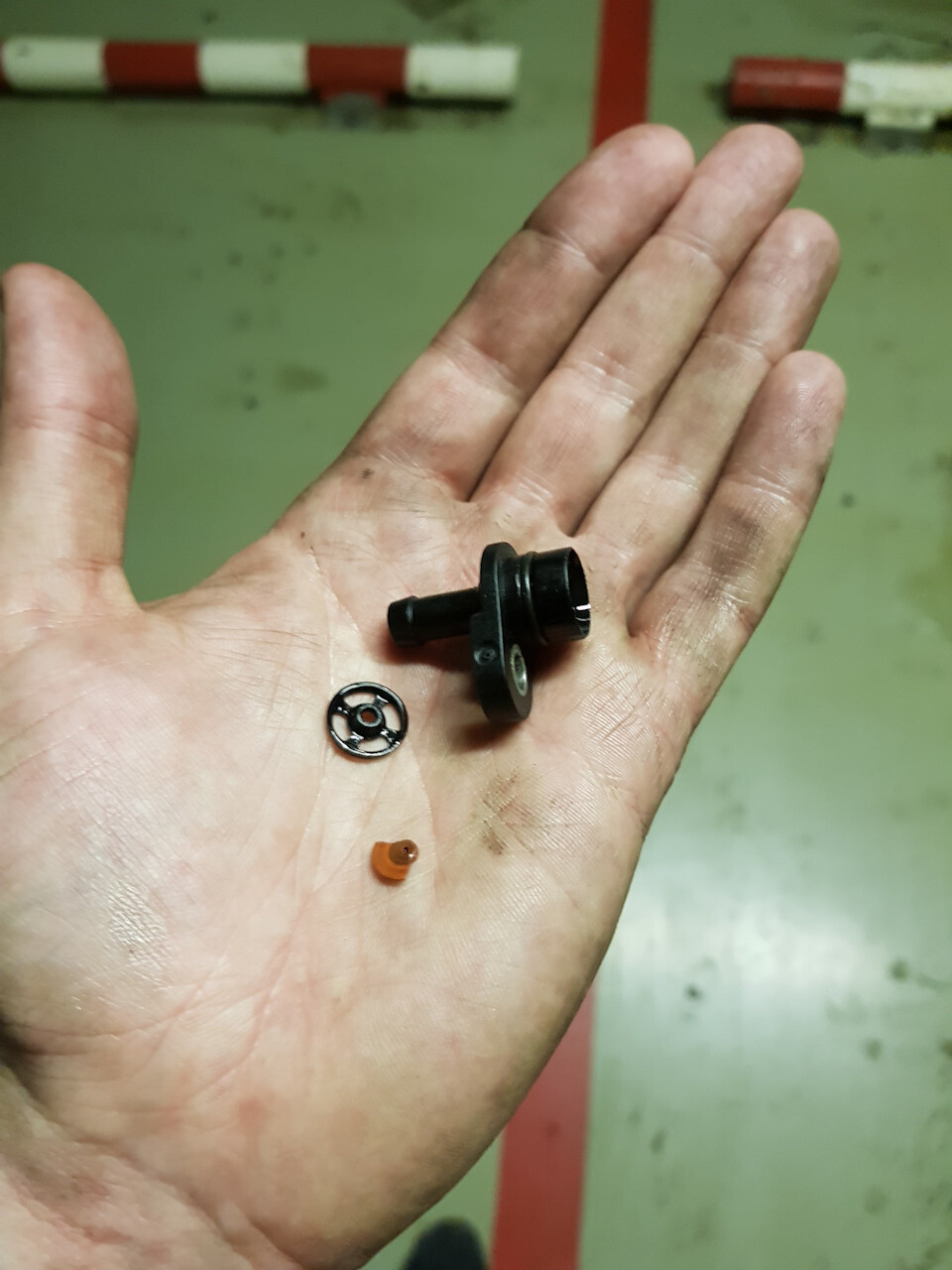 Vacuum pump valve repair kit for Mercedes M276 W212 W205 W166 2762300065