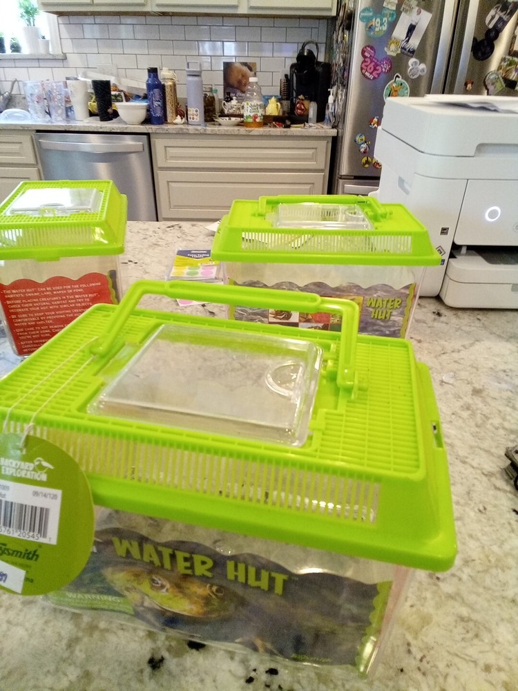 Toysmith Backyard Water Hut