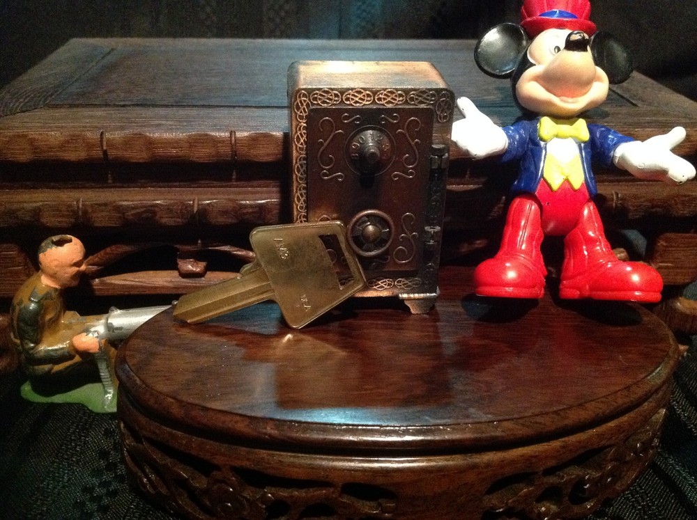 ONE (1)  AMERICAN  PADLOCK (key) For Extra keys (KEY ONLY)