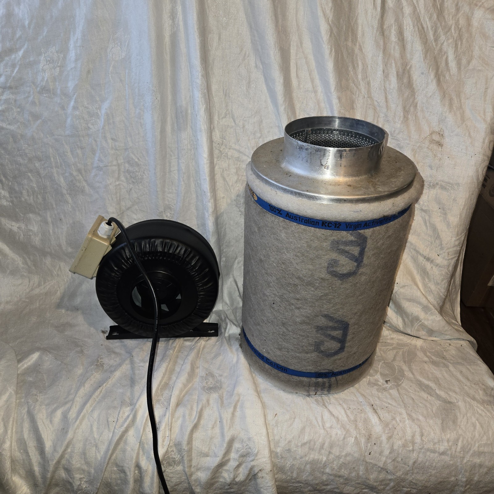 Can-Lite Carbon Filter blower 6 in. Flange 24 in. Tall 600 CFM