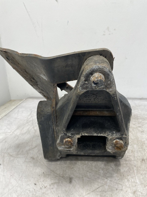 2014 Peterbilt 386 Cab Mount A856009 (630-10903)